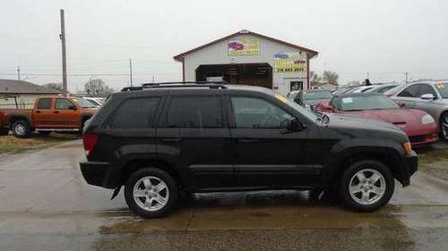 06 jeep grand cherokee..4WD,,152000 miles..clean car.$3999 for sale in Waterloo, IA