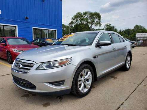 2011 Ford Taurus SEL 4dr Sedan - BEST CASH PRICES AROUND! for sale in Warren, MI