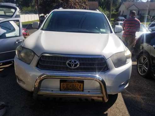 2010 Toyota Highlander Hybrid - cars & trucks - by owner - vehicle... for sale in Copiague, NY