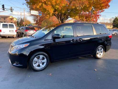 2016 Toyota Sienna LE - Lease Return! - cars & trucks - by dealer -... for sale in Corvallis, OR