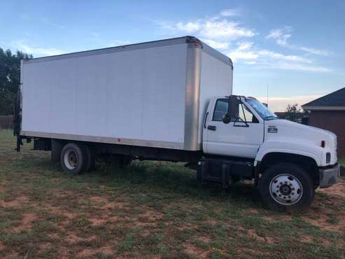 2000 CHEVROLET C6500 BOX TRUCK WITH LIFT GATE for sale in Lubbock, TX