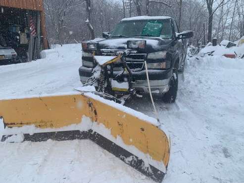 3500 chevy with v plow 2005 for sale in Schoharie, NY