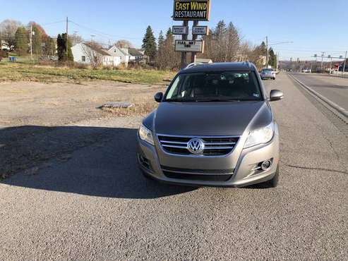 2011 VOLKSWAGEN TIGUAN SE 4MATIC SUV-VERY CLEAN - cars & trucks - by... for sale in New Castle, PA