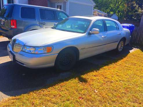 1999 Lincoln Towncar for sale in Springfield, MA