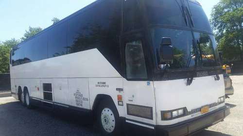 2000 Prevost H3-41, 50 Pass Bus for sale in West Babylon, NY