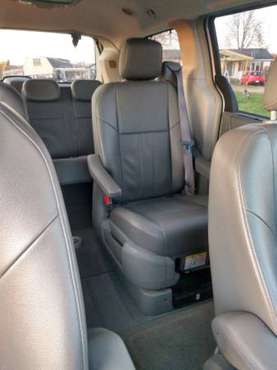 2008 Town and Country Chrysler - cars & trucks - by owner - vehicle... for sale in Houston, MO