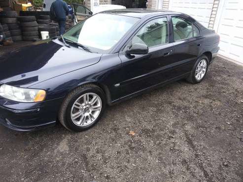 2006 VOLVO S60. 2.5 T ALL WHEEL DRIVE. IN GREAT CONDITION for sale in Meriden, CT