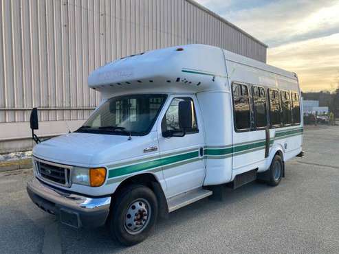 2006 Ford E-450 shuttle bus for sale in Norwich, CT