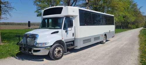 2013 International 32 Pass Shuttle Bus/Coach for sale in Saint Louis, IN