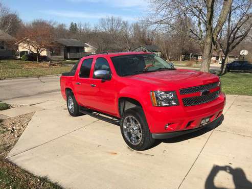 2009 Chevy Avalanche LTZ - cars & trucks - by owner - vehicle... for sale in Indianola, IA