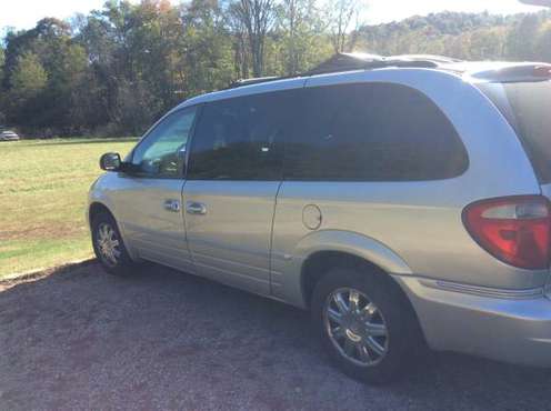 2007 Chrysler Town & Country Limited for sale in Hallsville, OH