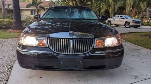 2000 Lincoln Town car for sale in Lake Worth, FL
