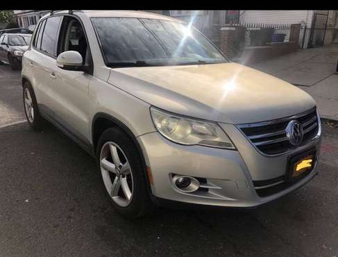 2010 Volkswagen Tiguan 2.0 Turbo 4 Motion 4, cylinder for sale in Ozone Park, NY