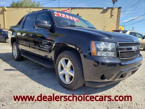 2011 Chevy Avalanche LS Extra Clean No rust - - by for sale in Highland, IL