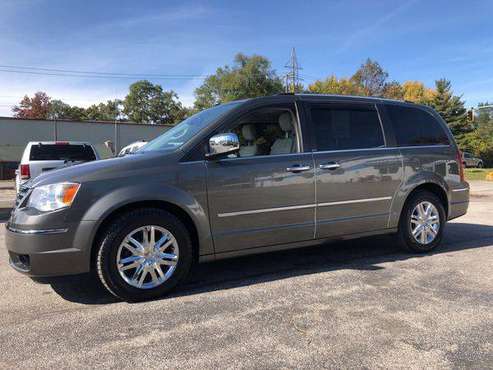 2010 CHRYSLER TOWN COUNTRY LIMITED for sale in Toledo, OH