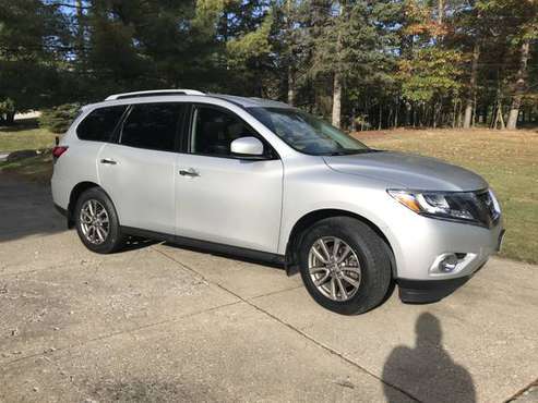 2014 Nissan Pathfinder SV 4wd for sale in North Royalton, OH