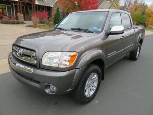 TOYOTA TUNDRA SR5 4X4 DOUBLE CAB VERY LOW MILES (95K) - cars & for sale in Maple Grove, MN