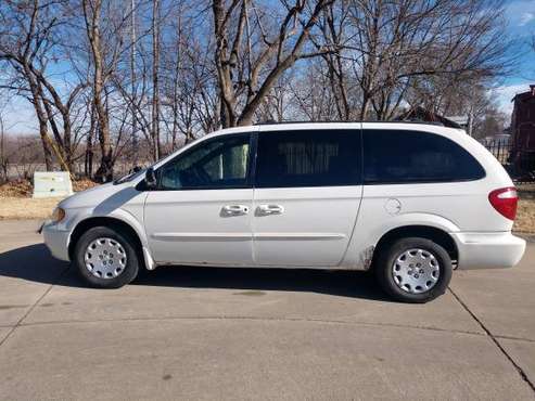 2003 Chrysler Town and country for sale in Topeka, KS