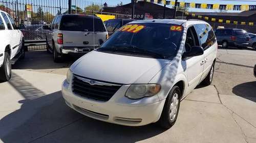 2006 CHRYSLER TOWN AND COUNTRY WE FINANCE FREE LAYAWAY for sale in Detroit, MI