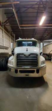 Mack Pinnacle Vision CXP613 - cars & trucks - by owner - vehicle... for sale in Joliet, IL