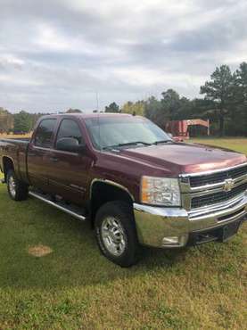 09 Chevy 2500 HD 4x4 Duramax for sale in Viola, MO