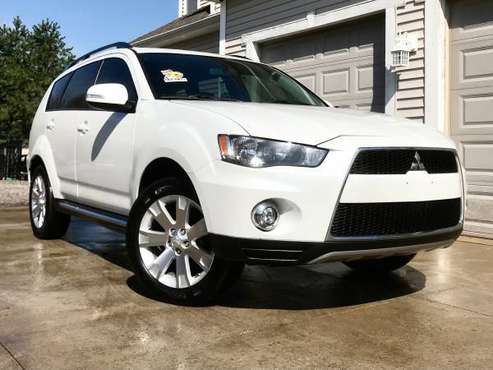 2012 Mitsubishi Outlander SE 2WD Great Condition for sale in Painesville , OH