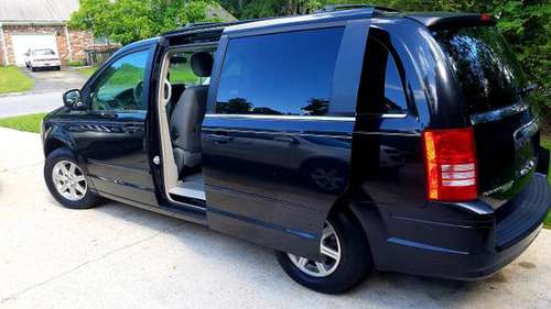 2011 Chrysler Town and Country/ Navigation/ DVD/ back camera for sale in Ladson, SC