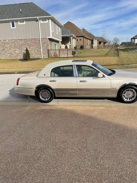 2000 Lincoln Town Car Cartier 63, 000 miles - - by for sale in Nixa, MO