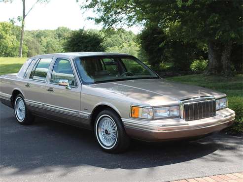 For Sale at Auction: 1992 Lincoln Town Car for sale in Auburn, IN