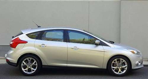 Ingot Silver 2012 Ford Focus SEL/1 Owner/30 MPGs/Leather for sale in Raleigh, NC