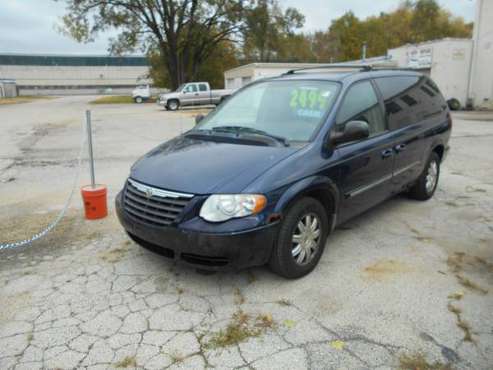 2006 Chrysler town & Country tour - cars & trucks - by dealer -... for sale in Rockford, IL