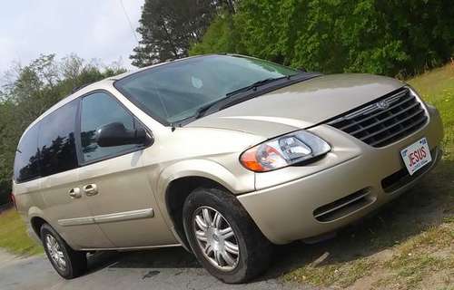 2006 Chrysler - TV and DVD player, Drives great, Ready to go - cars for sale in West Columbia, SC