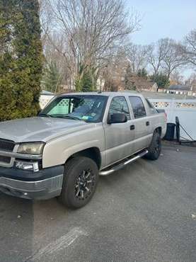 2004 Chevy Avalanche for sale in Kings Park, NY