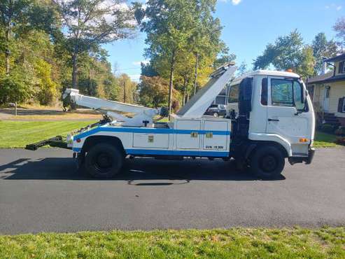 07 Nissan ud 1800 towing truck - cars & trucks - by owner - vehicle... for sale in Somerville, NJ