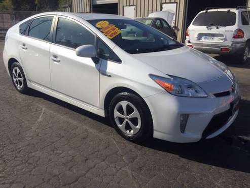 2014 TOYOTA PRIUS THREE HATCHBACK~LOW MILEAGE PRIUS~NAVI~BACK UP CAMER for sale in Tracy, CA