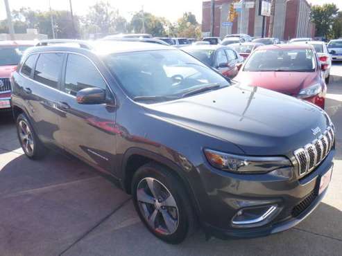 2019 Jeep Cherokee Limited !! One Owner !! Gray for sale in URBANDALE, IA