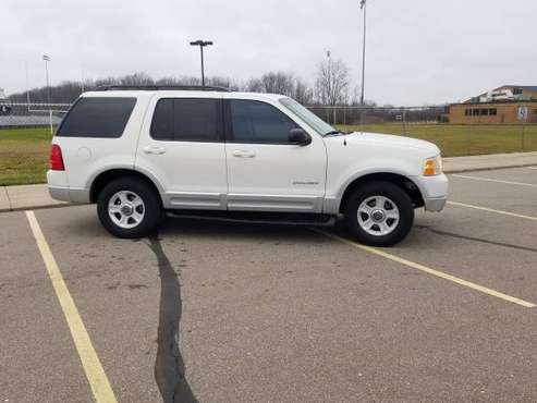 2002 Ford explorer 4x4 3rd row seat,$2200 - cars & trucks - by owner... for sale in Flint, MI
