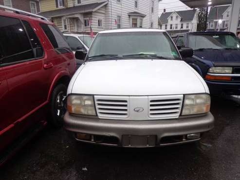 2000 OLDSMOBILE BRAVADA CLEAN TITLE RUNS GOOD AWD SUV+CHEAP TRUCK for sale in Allentown, PA