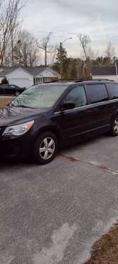 2009 Volkswagen Routan Vw s Caravan 3 8 v6 Runs and drives excellent for sale in Midway Park, NC