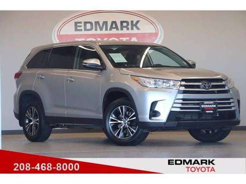 2019 Toyota Highlander LE hatchback Silver - cars & trucks - by... for sale in Nampa, ID