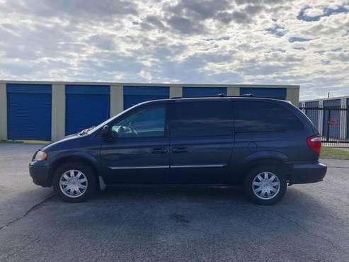 2007 Chrysler town & country - cars & trucks - by owner - vehicle... for sale in Spring, TX