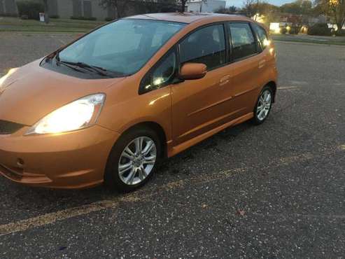 2010 honda fit (28 -34 mpg) for sale in Minneapolis, MN