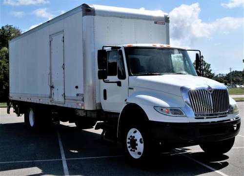 2012 International 4300 26ft Box Truck DT466 A/T Side Door Air Ride for sale in Emerald Isle, IN