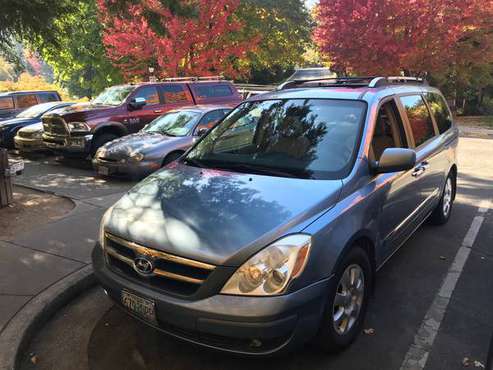 Rock SOLID smooth Hyundai Entourage with all the bells and whistles. for sale in Ashland, OR