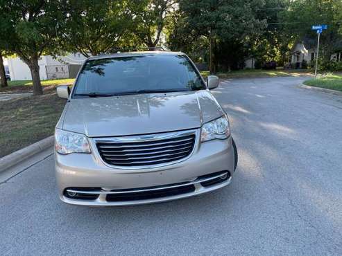2014 Chrysler Town & Country - - by dealer - vehicle for sale in Arlington, TX
