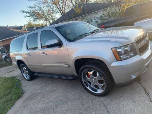 😊😊Beauty 2010 Chevy Surburban...fully loaded - cars & trucks - by... for sale in Mesquite, TX