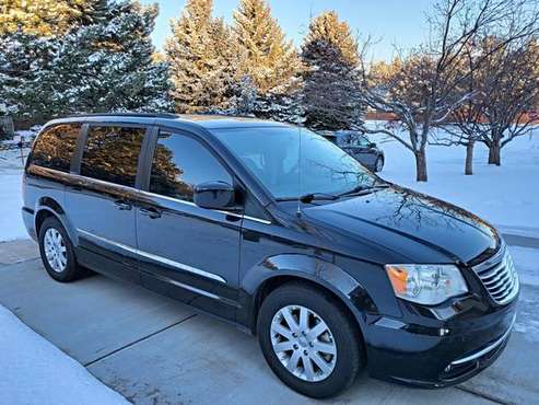 2016 CHRYSLER TOWN and COUNTRY Touring Minivan/Van Very Nice for sale in Colorado Springs, CO