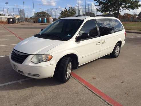 Chrysler Town & Country 2006 - cars & trucks - by owner - vehicle... for sale in Garland, TX