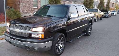 2004 Chevrolet Avalanche 1500 4WD Sport Utility Pickup 4D 5 1/4 ft for sale in Englewood, CO
