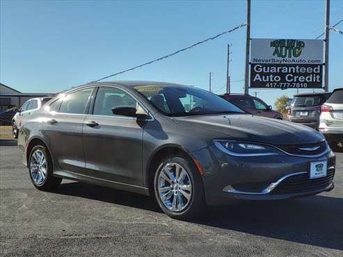 2015 Chrysler 200 Limited Sedan FWD for sale in Springfield, MO